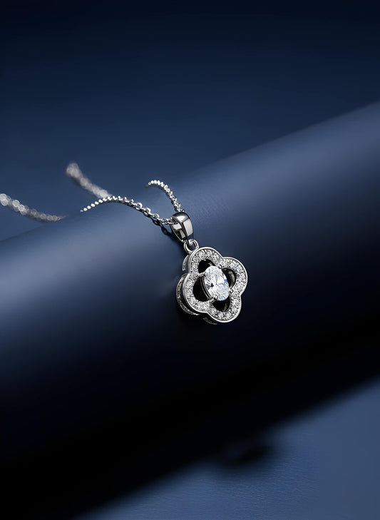 L’Ensemble Éclat d’Argent — Silver Sparkle Quatrefoil